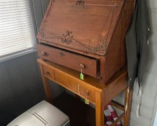 desk, portable ice maker