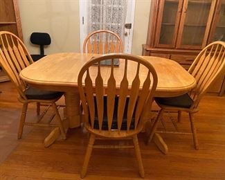 Oak Dining set w/6 chairs and leaf