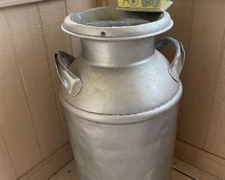 Metal milk can