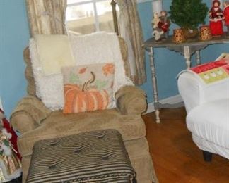 LIVING ROOM CHAIR / OTTOMAN