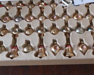 LARGE COLLECTIN OF BULBS