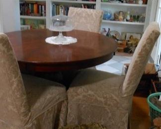 MAHOGANY DINNING ROOM TABLE/ CHAIRS SMALL STOOL