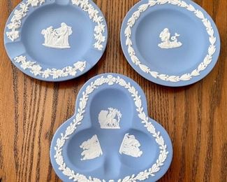 3 Vintage Blue Wedgwood Jasperware Neoclassical Design Ashtrays And Plate
