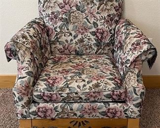 Vintage Bassett Furniture Floral Upholstered Arm Chair