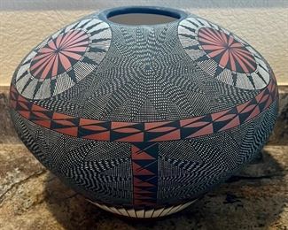 Large Hand Made Signed Aggie Henderson-Poncho Acoma, New Mexico Pottery Bowl