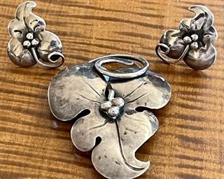 Gorgeous Antique Art Nouveau Pansy Flower Pin Pendant And Screw Back Earrings - Total Weight 25.3 Grams