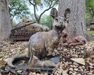 Concrete kangaroo and Joet