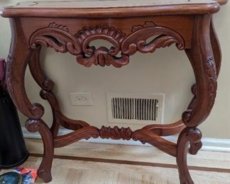 Wood    30" X 34" X 14"