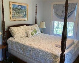 Queen bed 4 poster