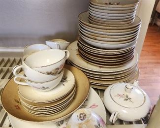 Set of dishes