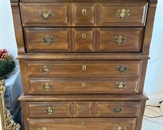 Chest of drawers 