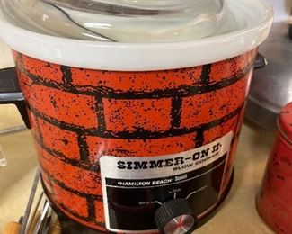 Love this cool retro crock pot