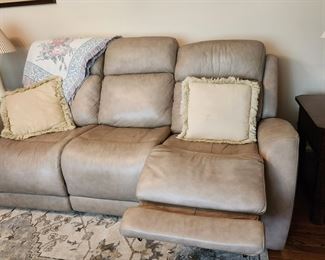 Bernhardt Electric Reclining Sofa ( Right Recliner)