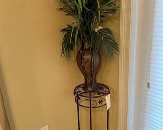 Pant stand
Urn and faux plants