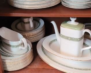 Royal Doulton, Rondelay pattern.  12 dinner plates, small plates, 2 platters, vegetable dish, gravy boat and more!  In great condition.