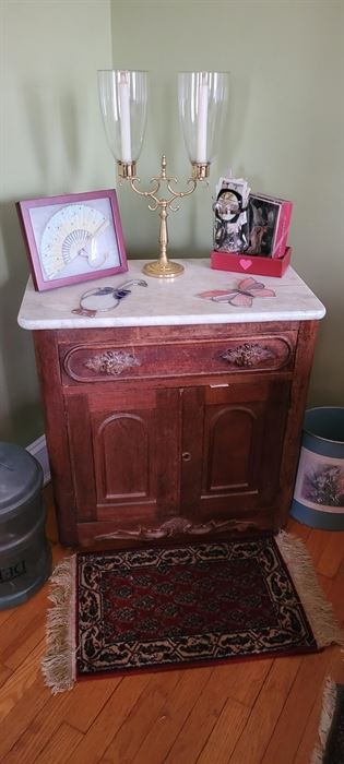 Pretty side table or wash stand.  Marble top. Rug