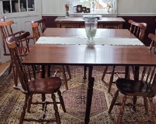 Drop-leaf dining room table and 6 colonial chairs