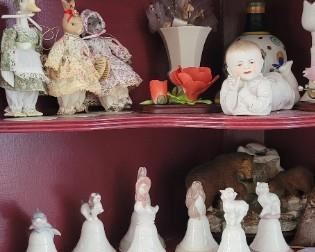Cute collectibles, including a complete set (and spare Wednesday) of Lladro days of the week bells.  Lennox vase, bunnies, unmarked piano babies