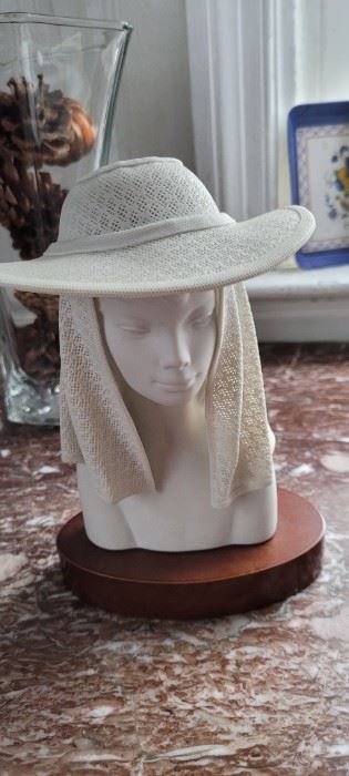 Very rare Lladro Lady in Hat!