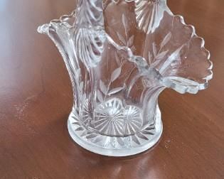 Nice glass basket.  Perfect for jelly beans!