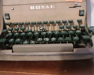 Royal antique typewritter