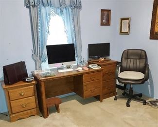 Desk, Mac Computer, Late 2015