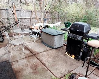 Rubbermaid Storage Chest, Grill