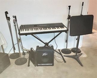Keyboard W/Peavy Amp