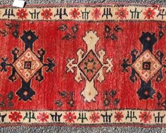 Lovely Persian Wool Area Rug Hand Knotted 