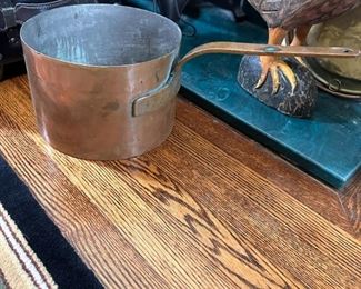 Large copper pot, mark of 'G' on side 10"W