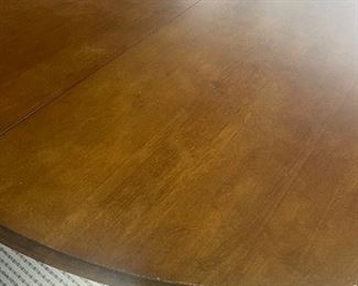 close up photo of table top, excellent condition