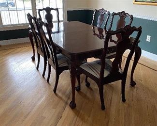 Antique Bernhardt Dining Table, cherry,  excellent condition-two leaves, 8 chairs
$500