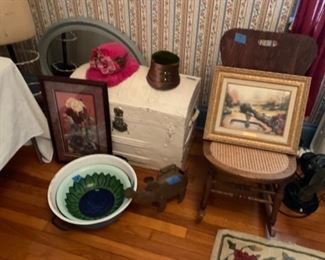 ANTIQUE TRUNK, ART, VINTAGE HATS