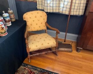 40S VINTAGE CHAIR AND ANTIQUE CARPET SWEEPER 