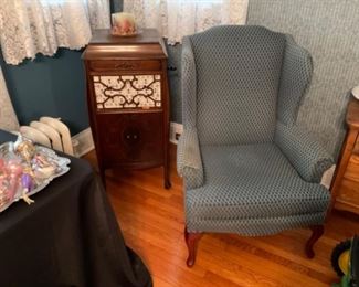 PAIR OF WING CHAIRS. 