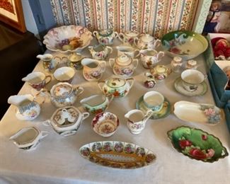 ANTIQUE SUGAR AND CREAMERS COLLECTIBLES 