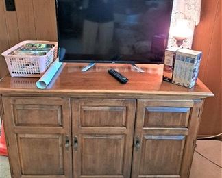 MEDIA CABINET OR GOOD STORAGE, TV AND MOVIES
