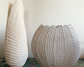 Luna del Mar Shell Vase (left) & Textured Vase (right) by ceramist Lynne Lange, South Africa