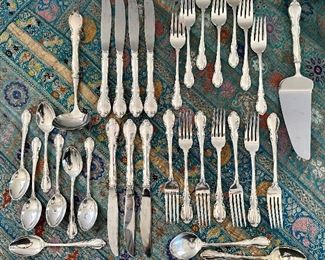 Towle "Fontana" Sterling Silver Set: 7 dinner forks, 7 salad forks, 7 teaspoons, 7 knives, 3 soup spoons, pie server, ladle
