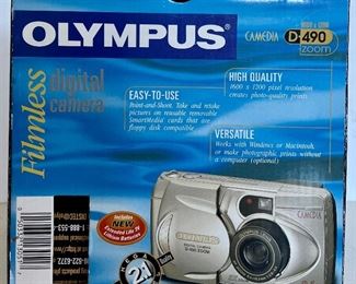 Olympus D-490 Zoom Camera