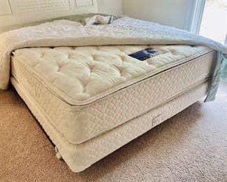 Queen Serra mattress set