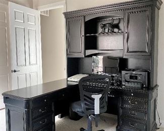Hekman desk with hutch 