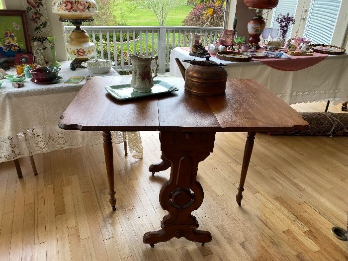 Beautiful antique walnut drop leaf gateleg table