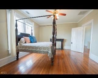 This picture is from Ron and Rhonda’s house when the bed was set up.   We have it in the warehouse in a disassembled state :-). 