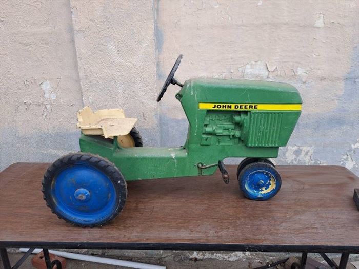 john deere pedal tractor