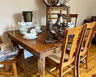 Oak table, 4 chairs