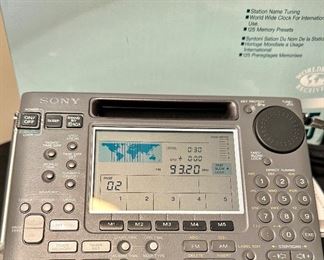 Sony CF-SW55 Short Wave Radio with original box and instruction manuals,  Working.