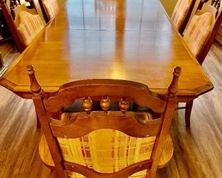 Beautiful Mid-Century Dining Room Set include Dining Table and 6 Dining Chairs.