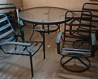 Outdoor Furniture Table And 4 Chairs