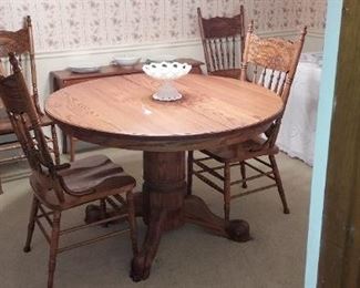 Solid Oak Clawfoot Dining Table - Expands out  w/ 2 leaves - w/ Four Chairs